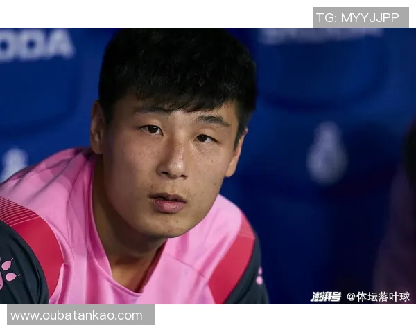 哈维西蒙斯的崛起之路:从青训天才到职业赛场的闪耀明星